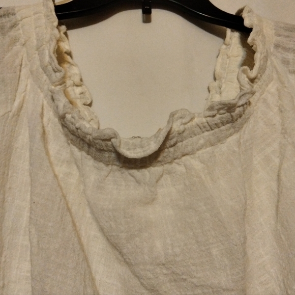 Entro off the shoulder Sz M blouse with embroidery - Picture 6 of 6